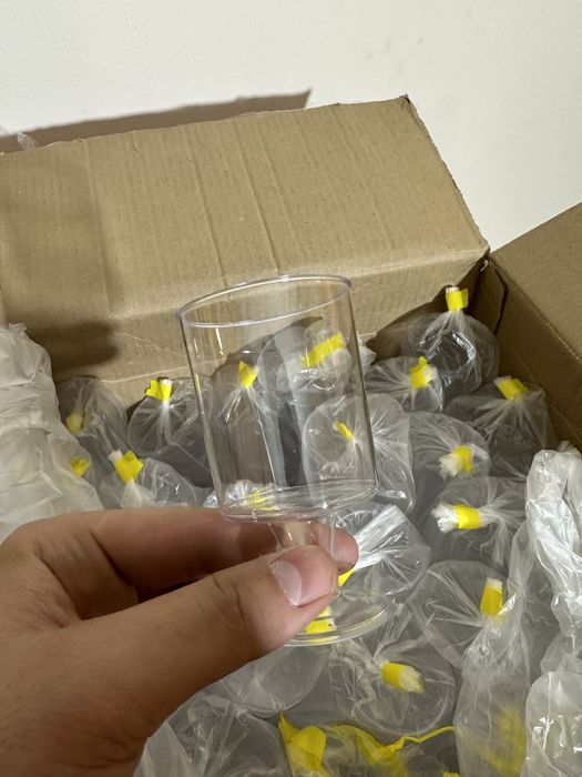 Коробка пластиковых рюмок (стопки), новая