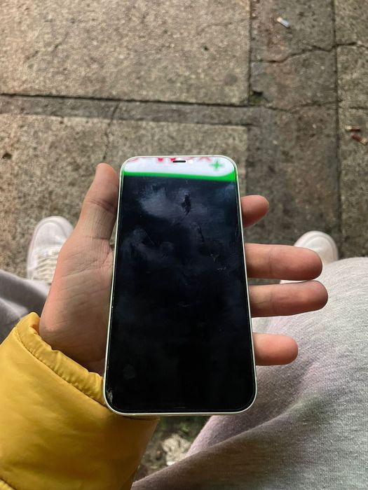 iPhone 12 simplu