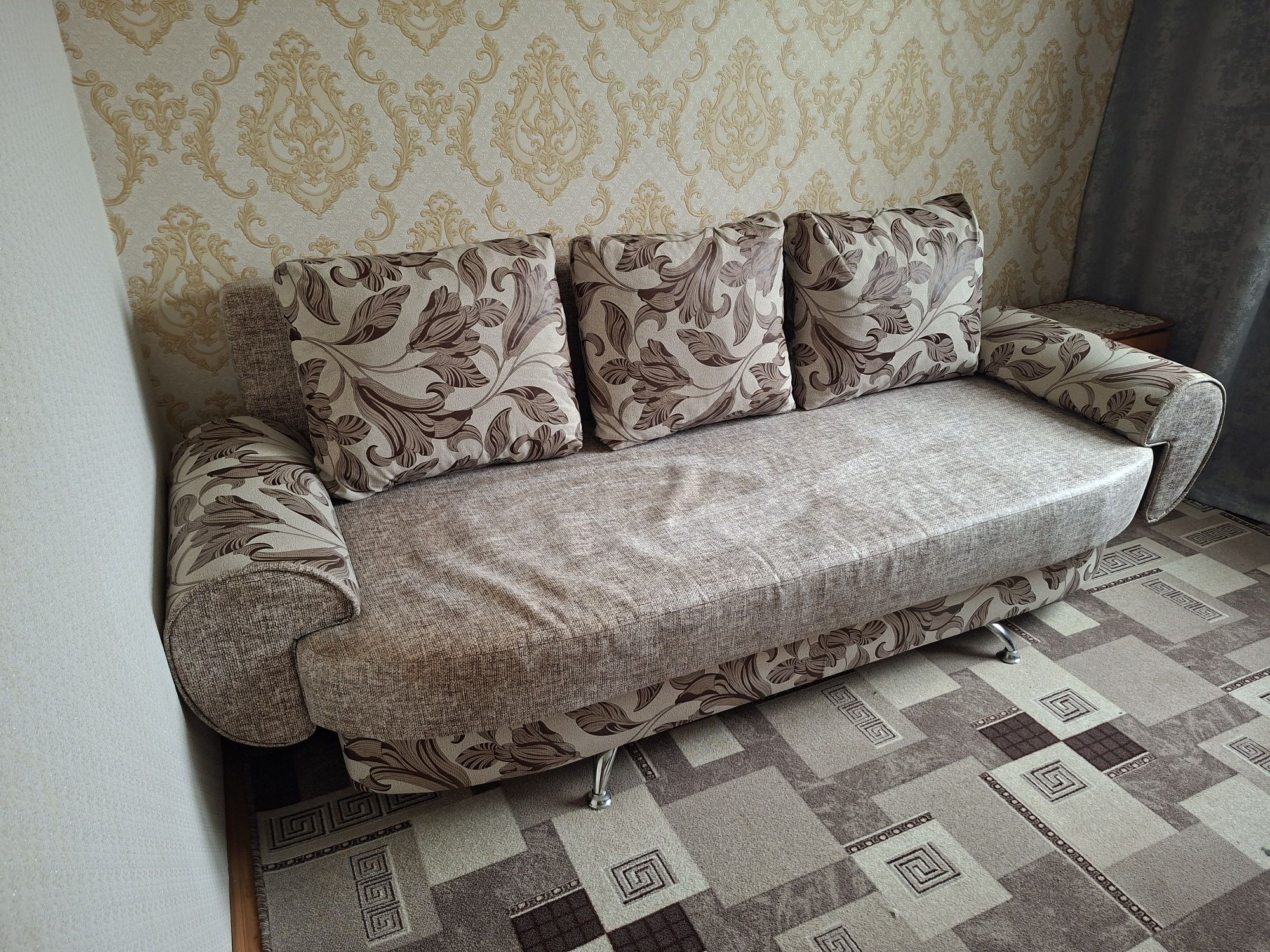 Продам диван в хорошем состоянии