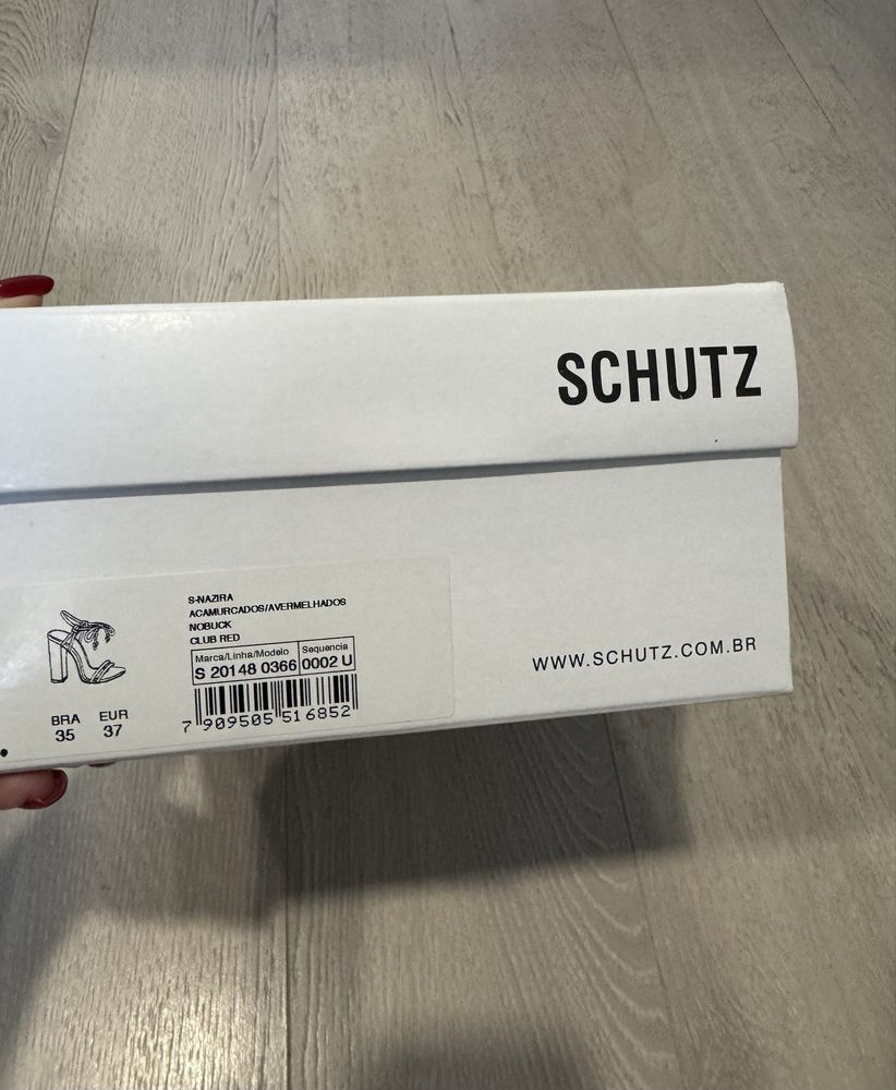 Сандали Schutz червени