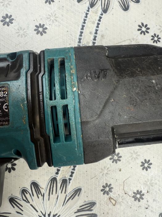 Акумулаторен перфоратор Makita DHR182