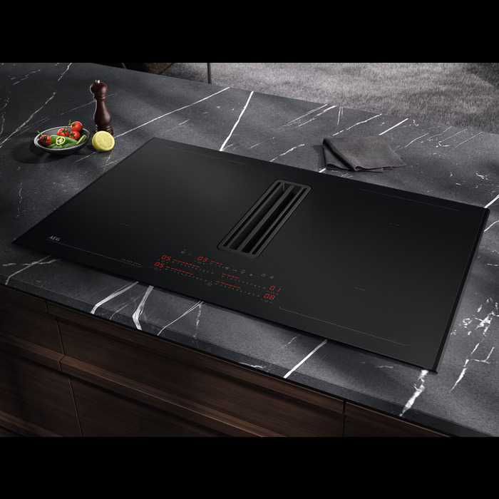 Индукционен плот с аспиратор AEG  XCD6847AB