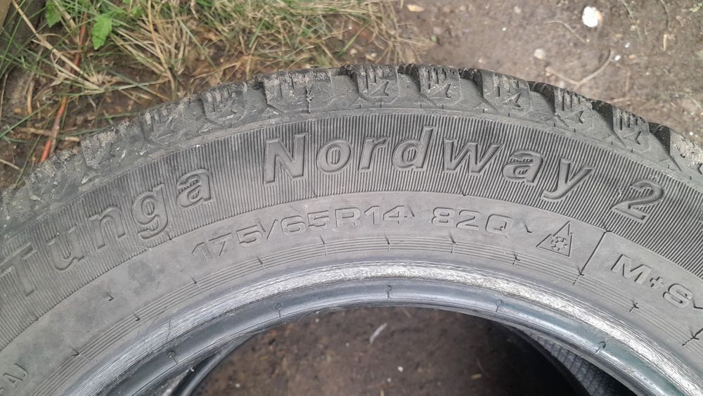 Продам 2 колеса зима на 14