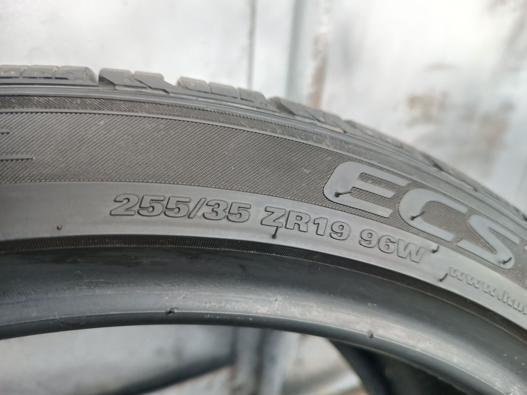 255/35/19 Kumho Дот 3421