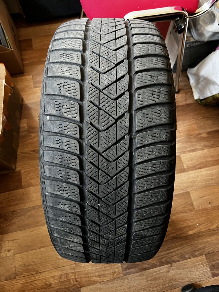 Pirelli sottozero 235 40 R 19 1 bucata