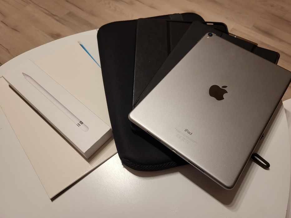 Ipad pro 10.5" (2017) cu Apple pencil, 2 huse, geanta, folie paperlike