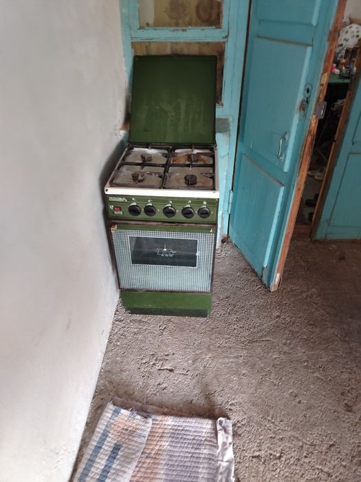 Продаю газ плиту