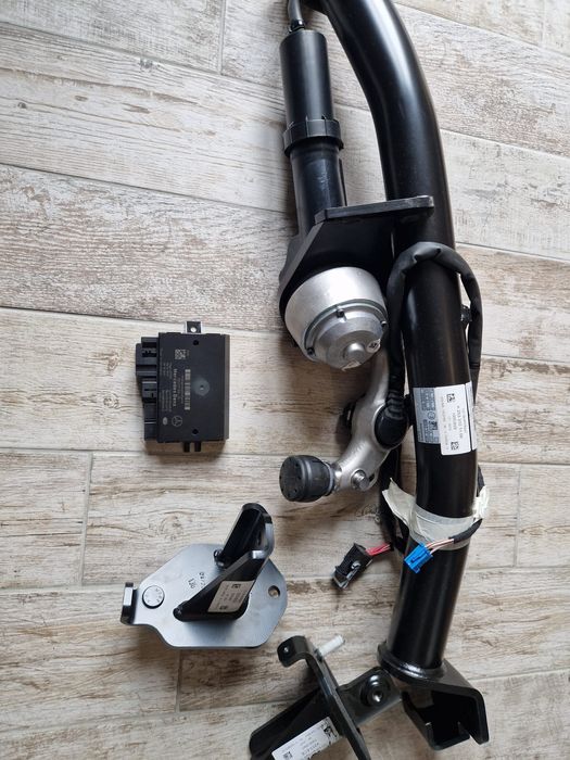 Carlig remorcare original Mercedes GLC, nou A2533150100 A2533101100