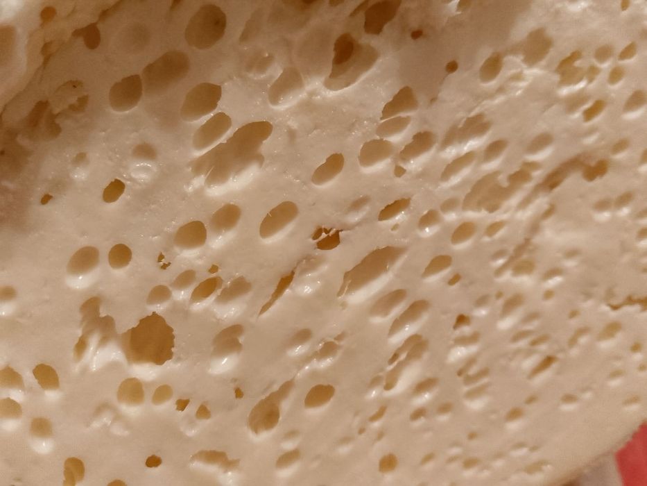 Vând caș de vacă gras și bun.