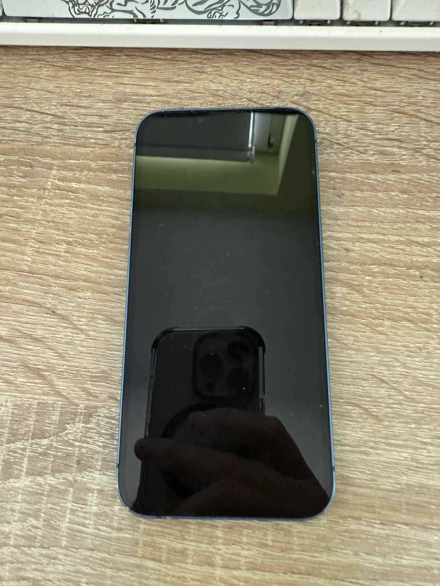 Продавам iPhone 13 128GB