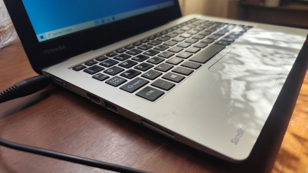 Vând Laptop Toshiba