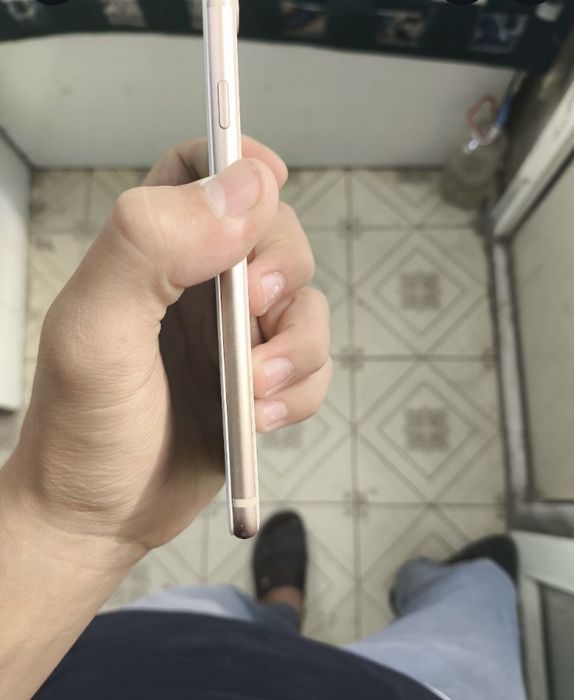 Iphone 8 gold garantiyasi bor 6 oy