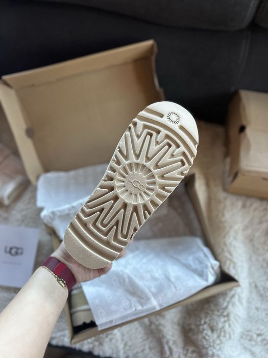 Ugg tazz noi imblaniti