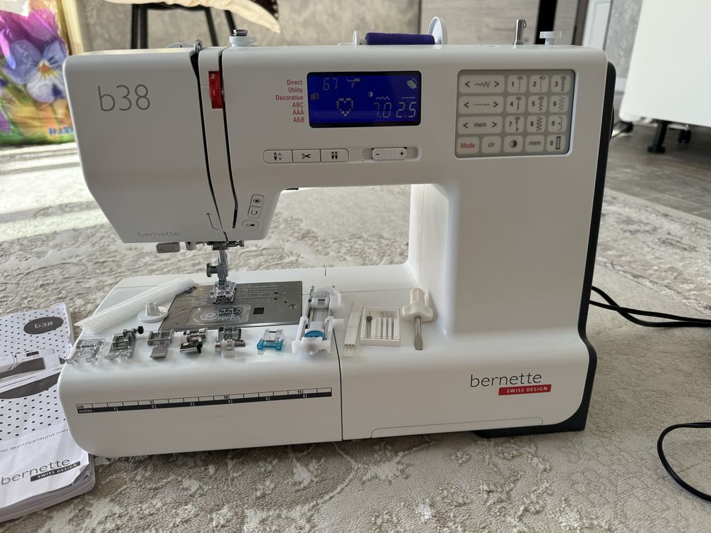 Швейная машина Bernette b38 в отличном состояние