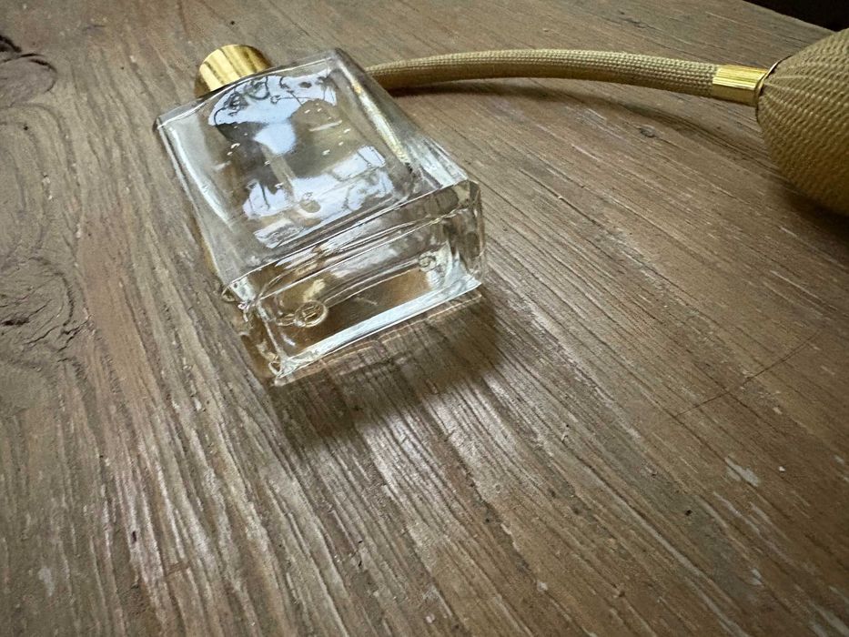 Sticluță parfum goala pt femei din cristal cu pompă, retro vintage