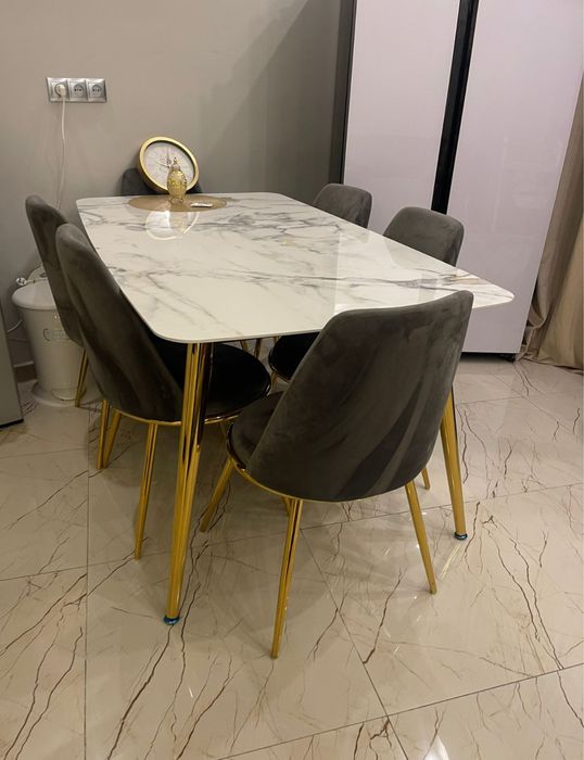 Стол со стульями