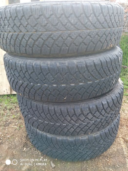 Продавам 14 цола гуми LASSA