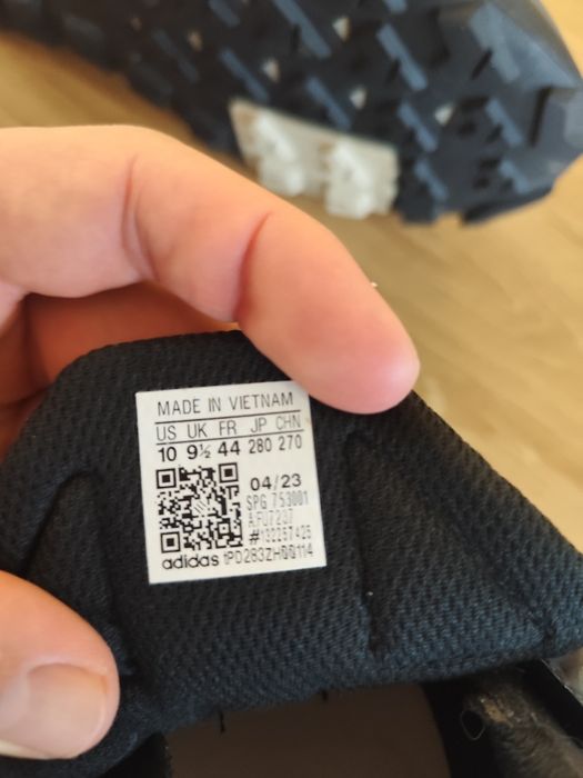 Маратонки адидас