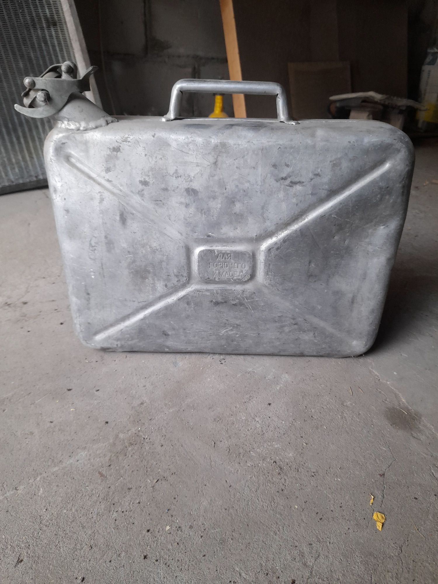 Продам алюминивую канистру
