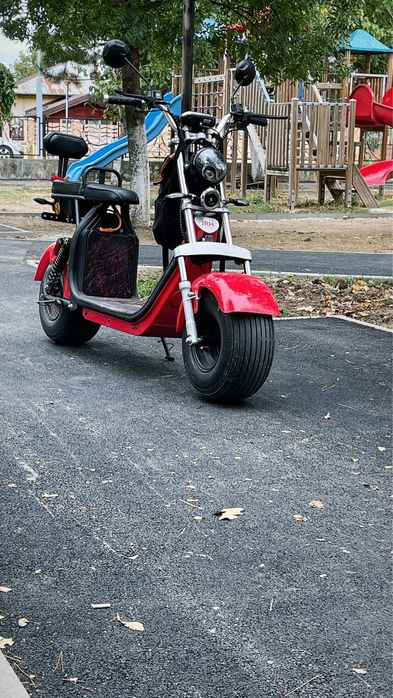 Scuter electric mopped