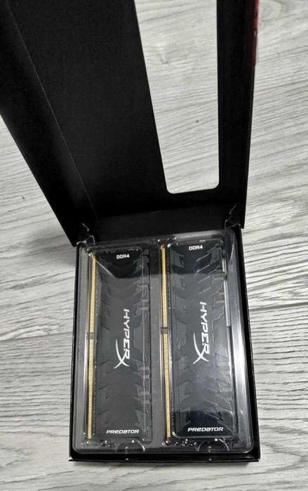 Memorie RAM HyperX Predator - DDR4-3200 CL16 - 32GB (16GBx2) - RGB