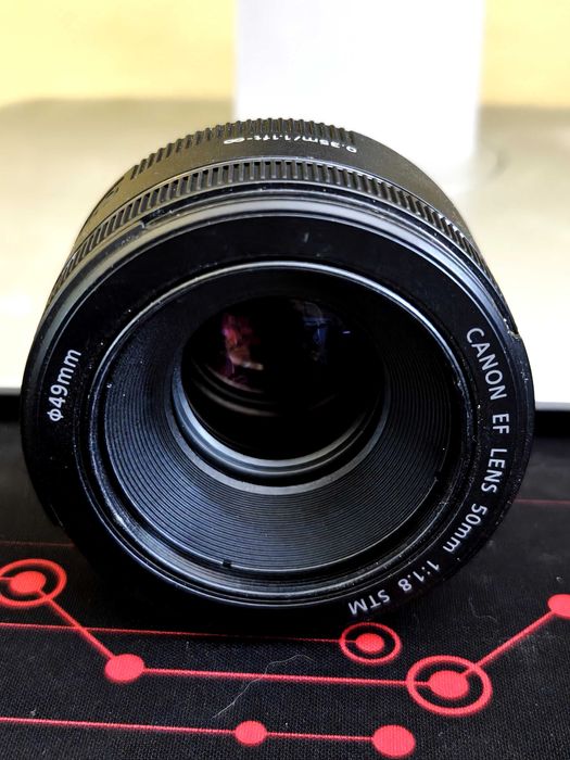 Продавам Canon EOS 80D