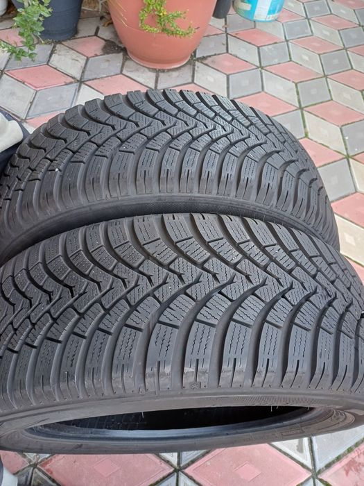 Vând 2 anvelope de iarna 225 55 r18 FALKEN aproape noi din 2021