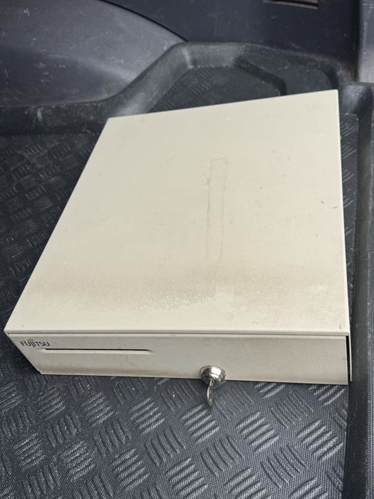Продавам каса fujitsu