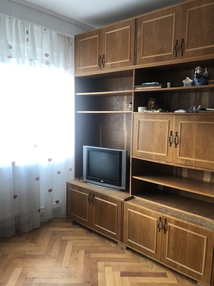 Vând Apartament doua camere et. 2,  Hipodrom pret- 34000 €