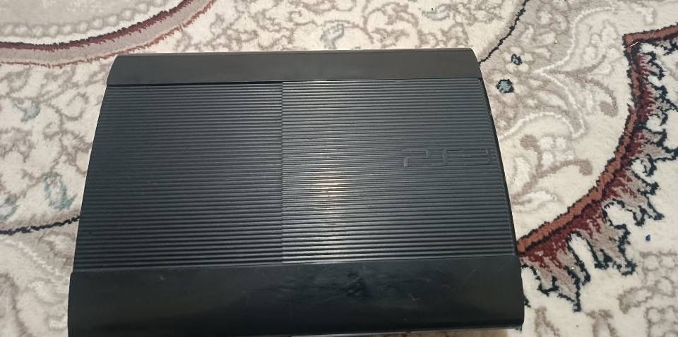 PlayStation 3 SuperSlim/500Gb+4 ta pult
