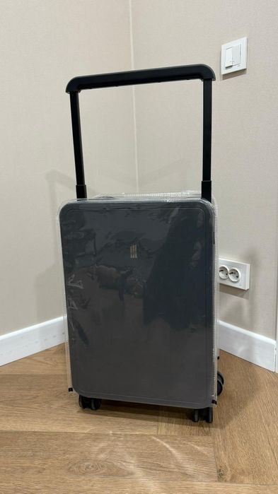 Чемодан красивый