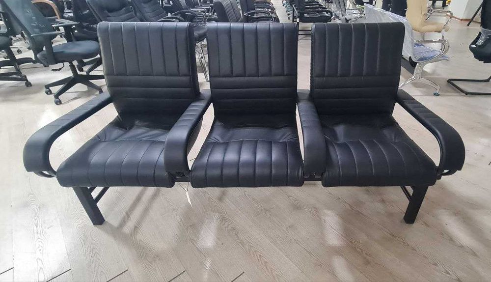 Кресло для актового зала с подлокотником