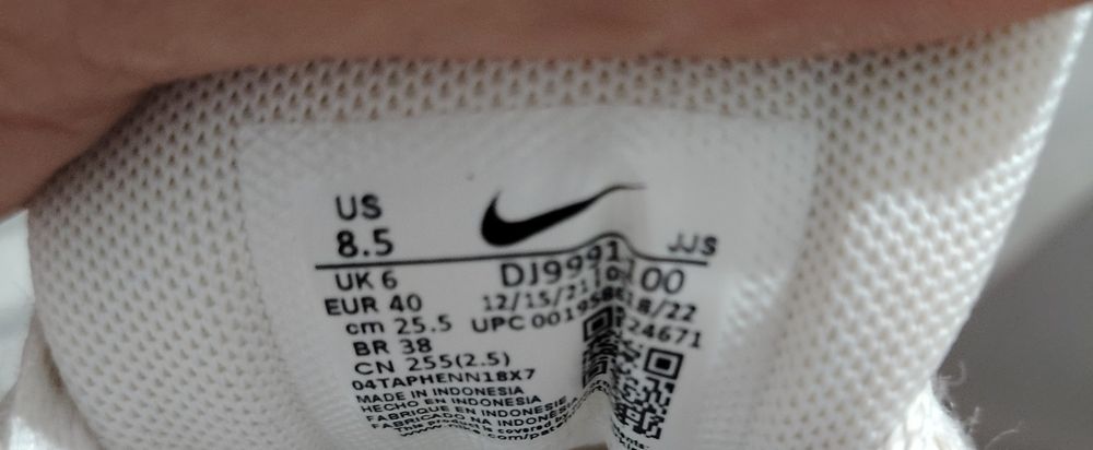 Adidasi Nike Air Max ca noi