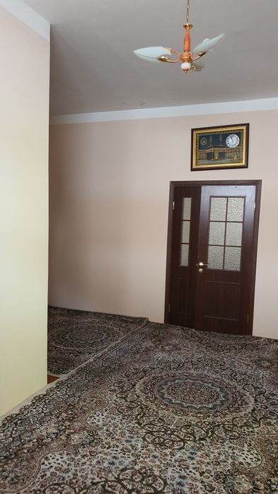 Ховли, катеж 6 сотих. Ремонтлари яхши. Катта йул буйида.