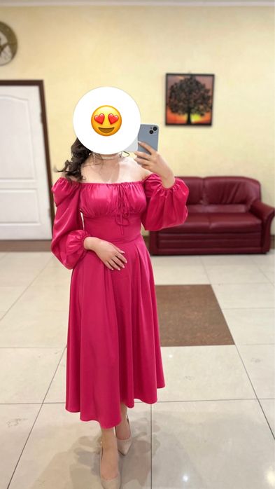 Эффектное платье миди, малиновый цвет, S размер