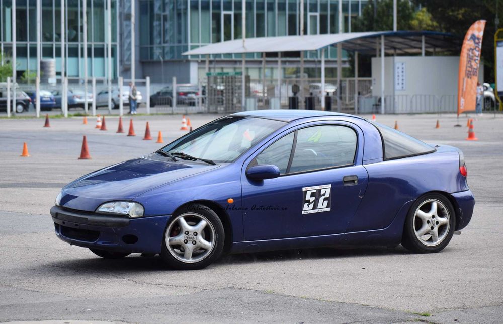 Vând Opel Tigra A destinat competițiilor sportive.