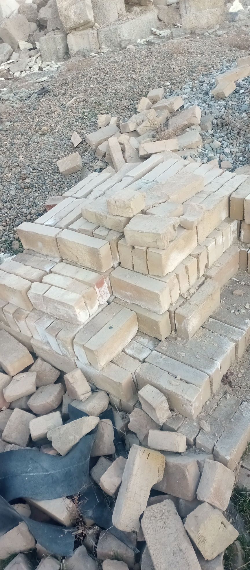 Продаются жжонный кирпич Кизил тепиннский  Кирпичный завод..