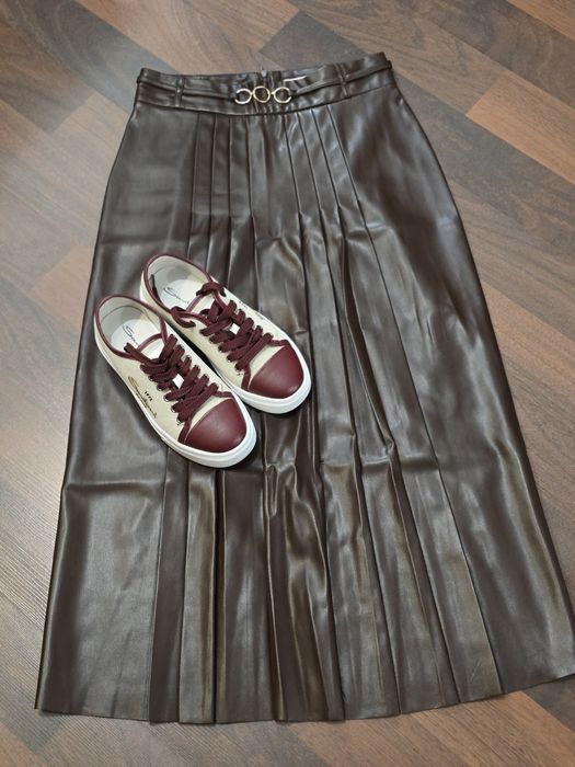 Кеды бордового цвета