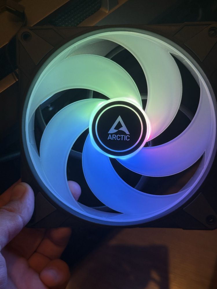 Arctic p14 pwm argb