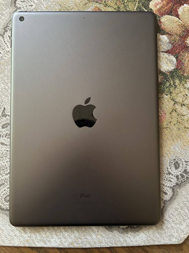 Ipad 9 64GB + smart keyboard + smart pencile