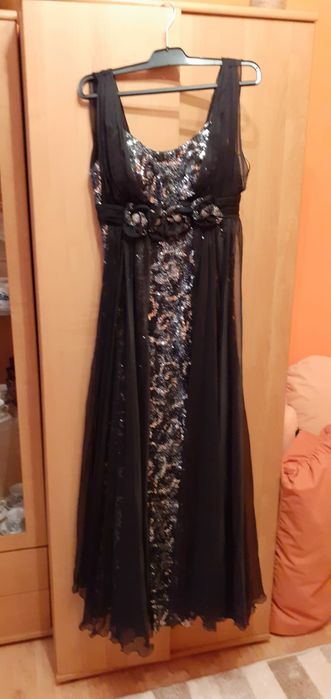 Rochiță mr 38 din dantelă cu paiete