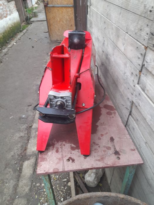 Vând despicător de lemne