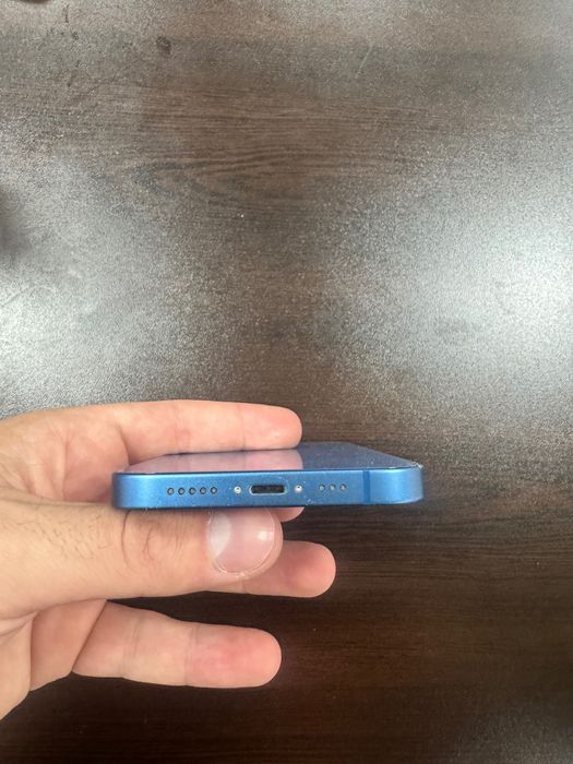 iPhone 13 - 128gb с кутия и подарък 10 кейса