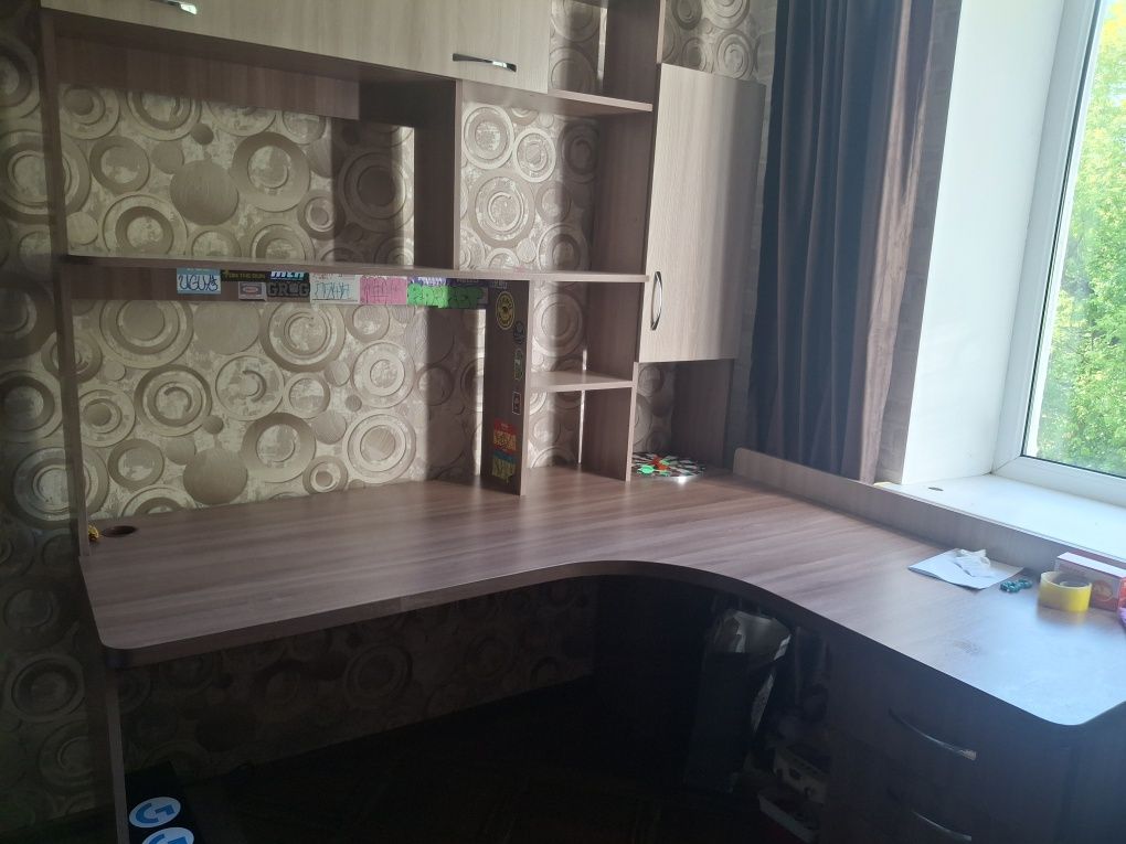 Продам угловой компьютерный стол