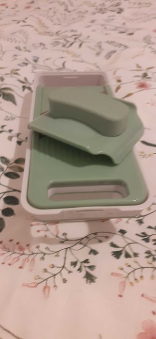 Răzătoare multifuncțională stivuibilă în cutie practică de depozitare