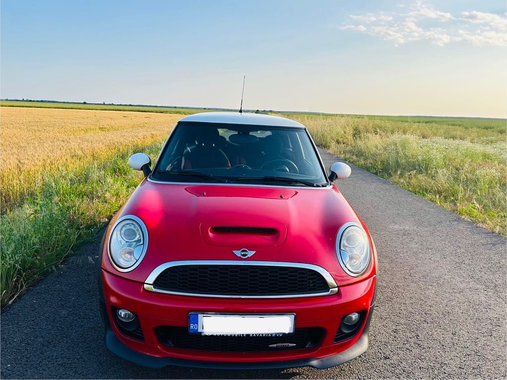 Mini John Cooper Works 1.6 Turbo 211 CP bine întreținută