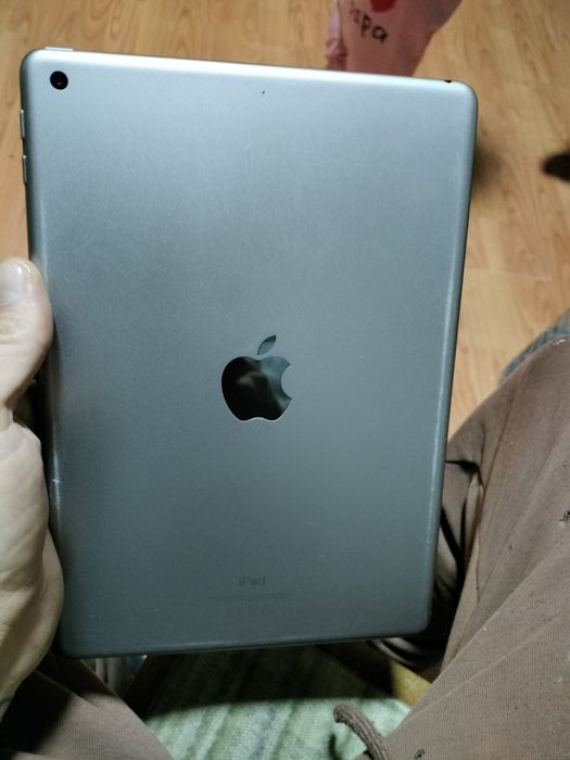 Vând iPad in stare bună