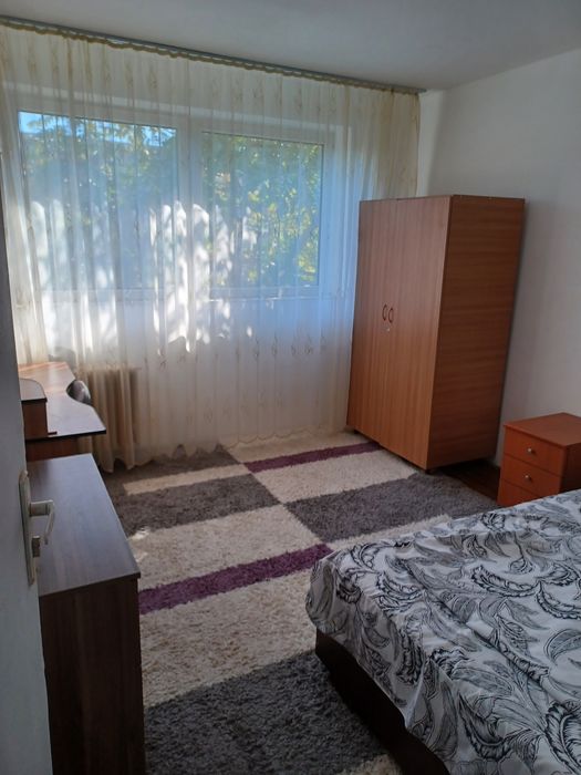 Închiriez apartament cu 3 camere S6