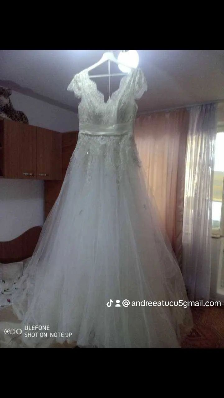 Vând rochie de mireasă