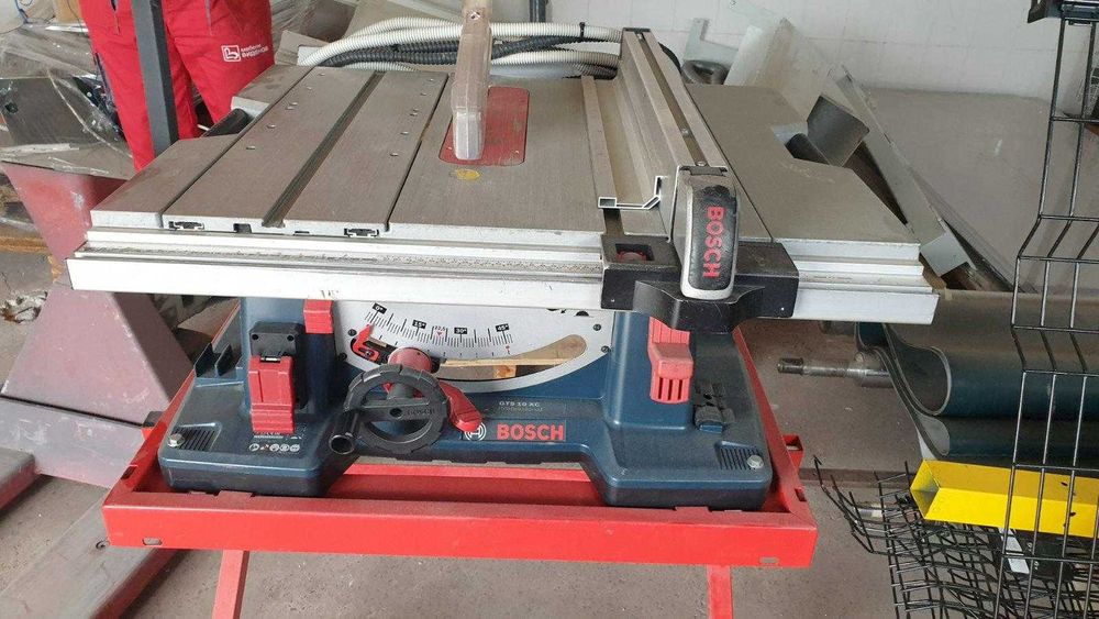 Стационарен циркуляр Bosch GTS 10 XC - 2100W с масичка